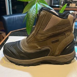Men’s Khombu Rein boots.